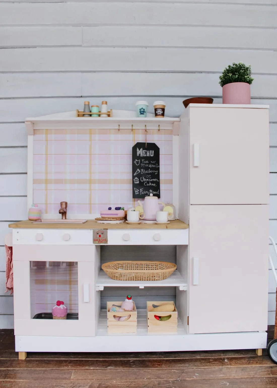 Mud Kitchen-Fridge