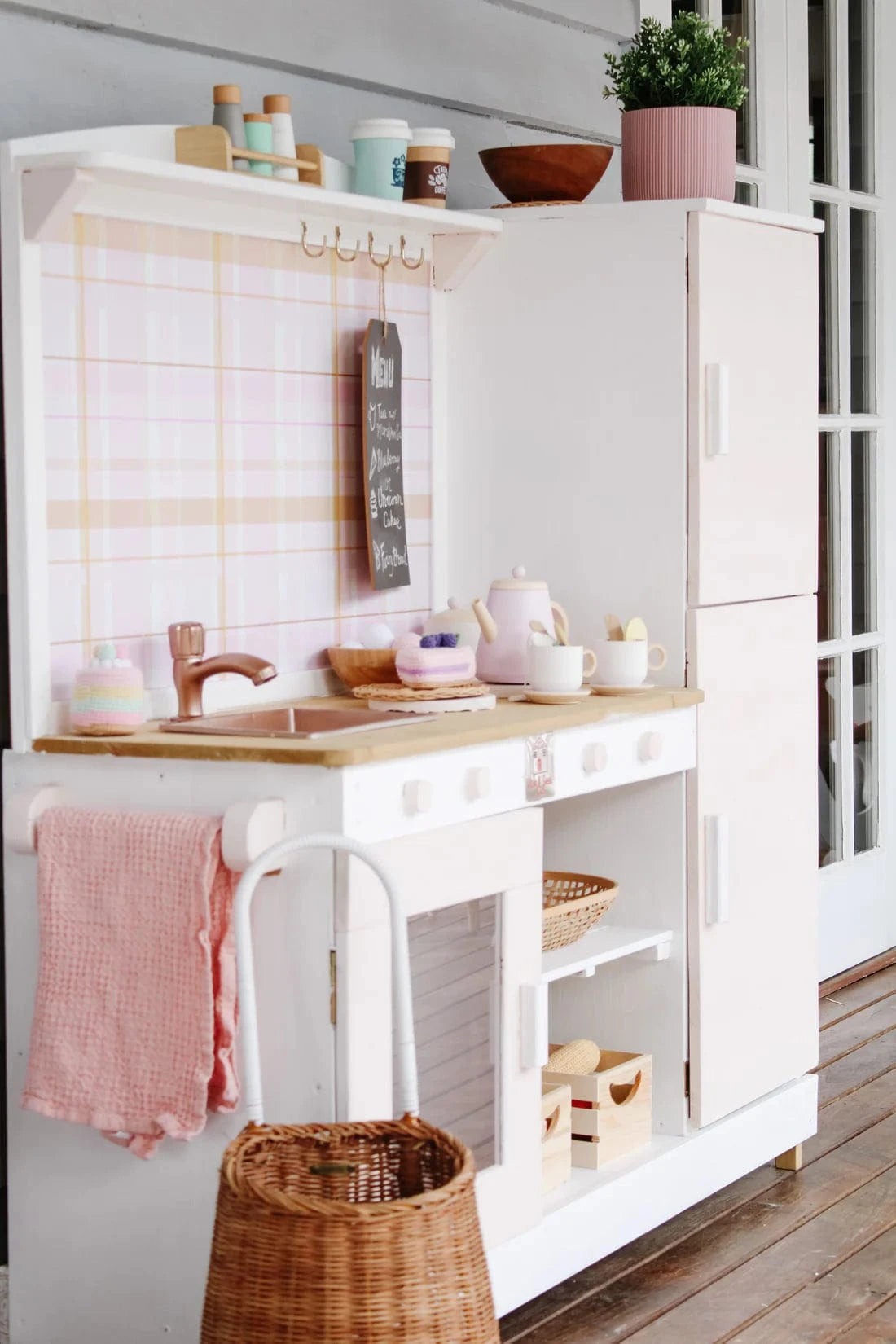 Mud Kitchen-Fridge