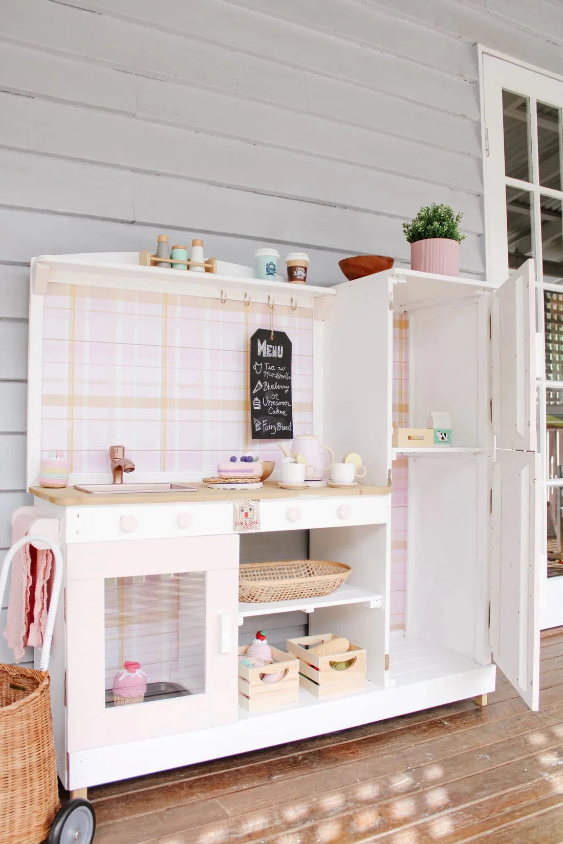 Mud Kitchen-Fridge